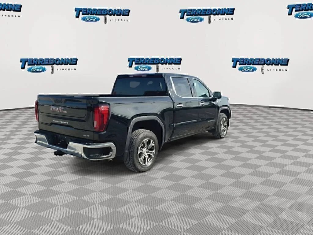 Used 2025 Onyx Black GMC SLT image 8