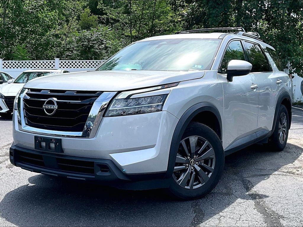 Used 2022 Silver Nissan SV image 3