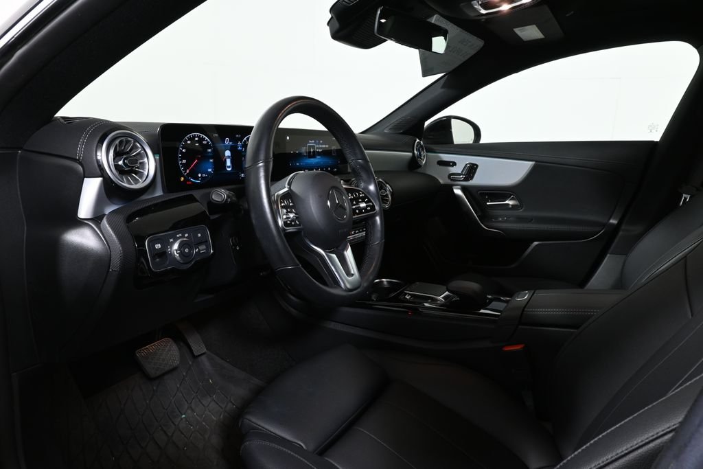 Used 2023  Mercedes-Benz CLA 250 image 4