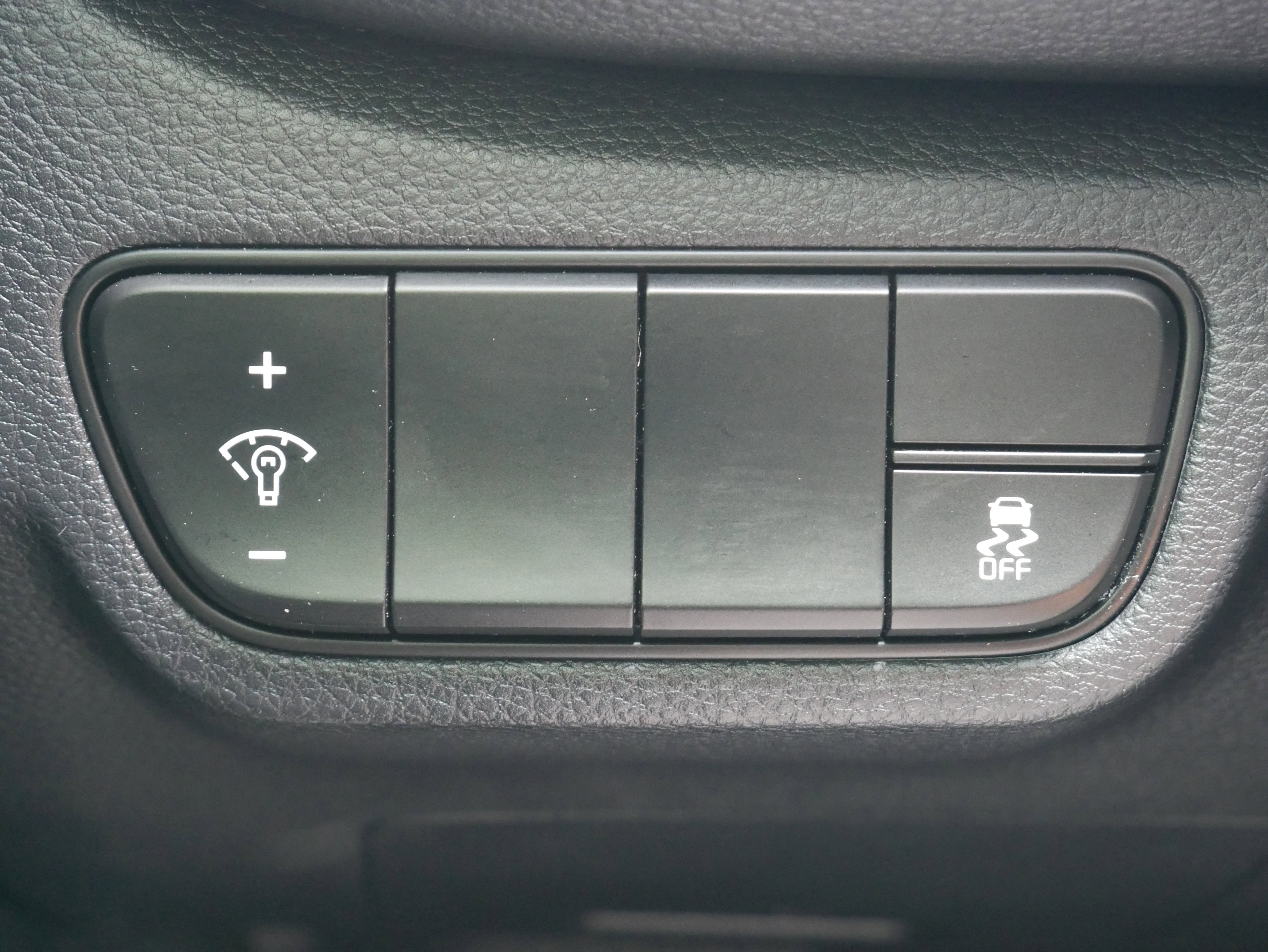 Used 2025 Neptune Blue Kia X-Line image 30
