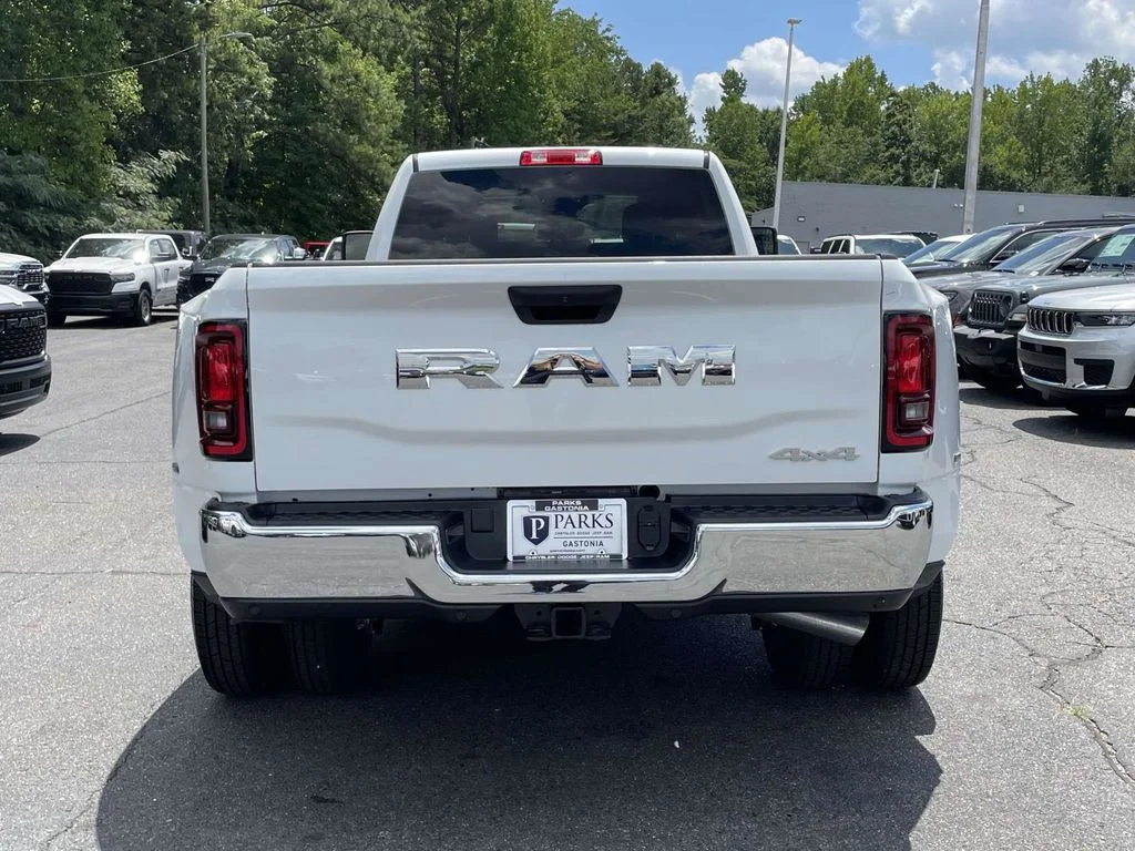 New 2026 Bright White Clear-Coat Exterior Paint RAM Tradesman image 7