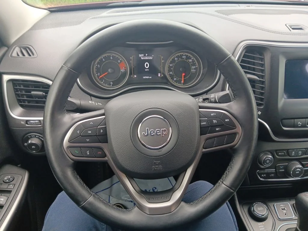 Used 2019 Velvet Red Pearlcoat Jeep Latitude Plus image 18