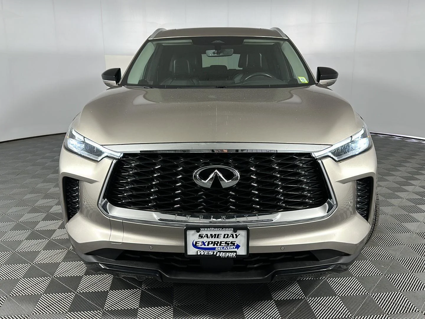 Used 2023 Warm Titanium INFINITI LUXE image 2