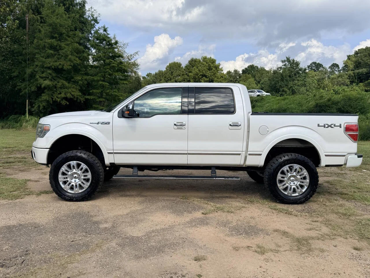 Used 2013 White Ford Platinum 4x4 4dr SuperCrew Styleside 5.5 ft. SB image 2