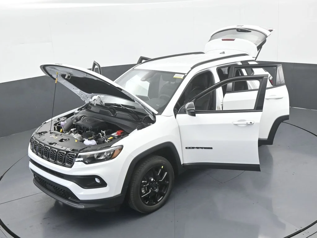 New 2026 Bright White Clear-Coat Exterior Paint Jeep Latitude image 56