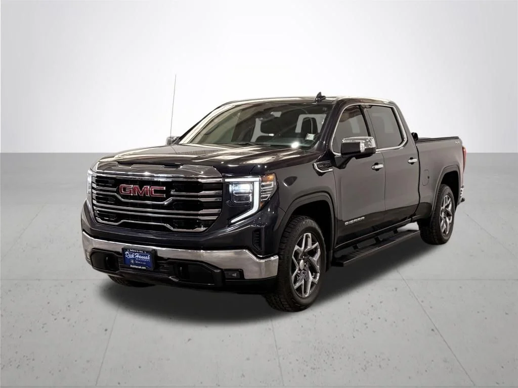Used 2022 Silver GMC SLT image 2