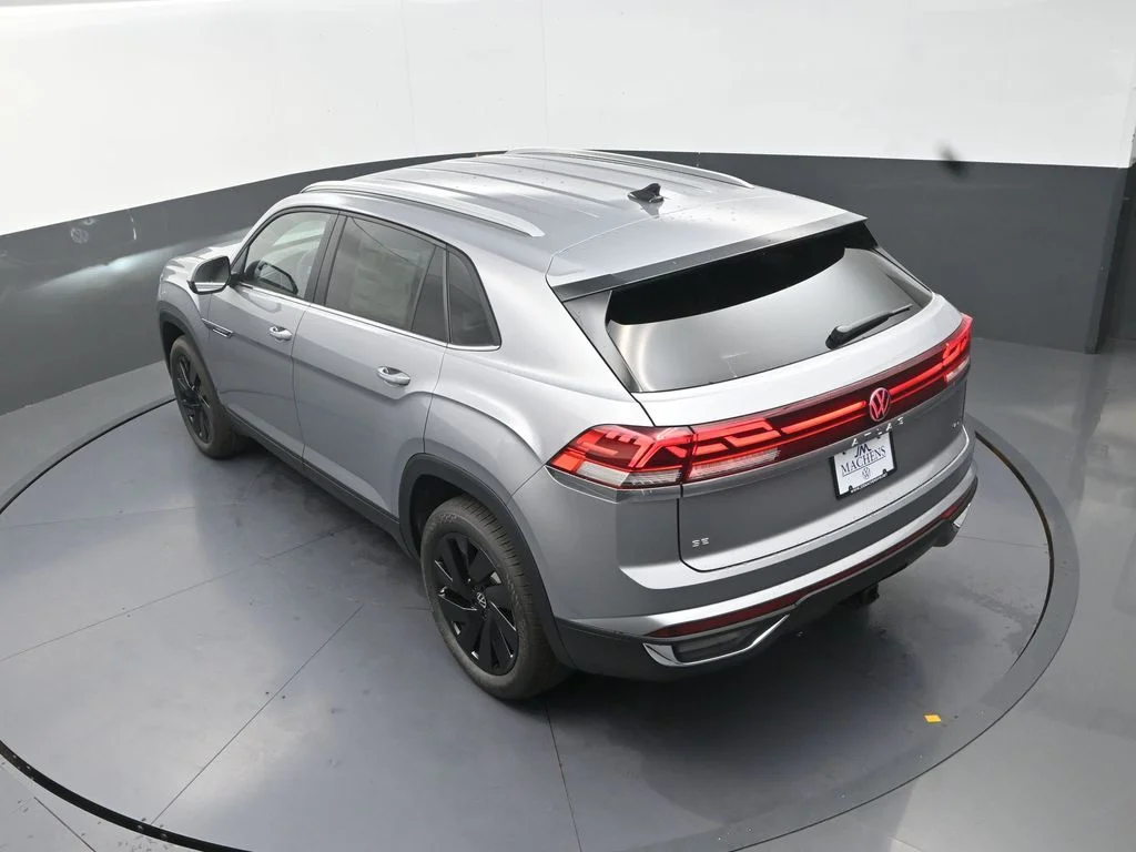New 2026 Silver Volkswagen 2.0T SE w/Technology image 18