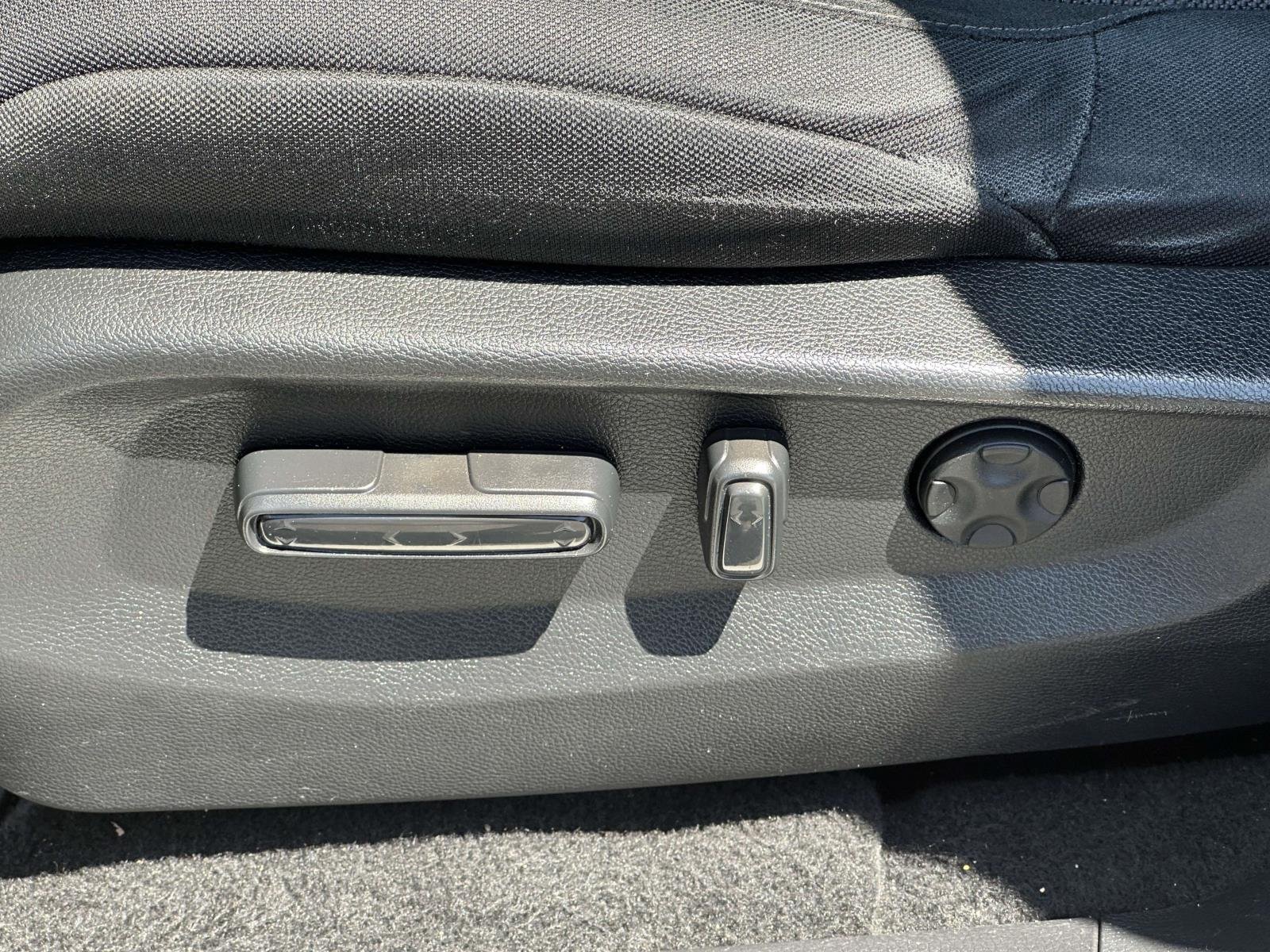Used 2018  Honda EX image 16