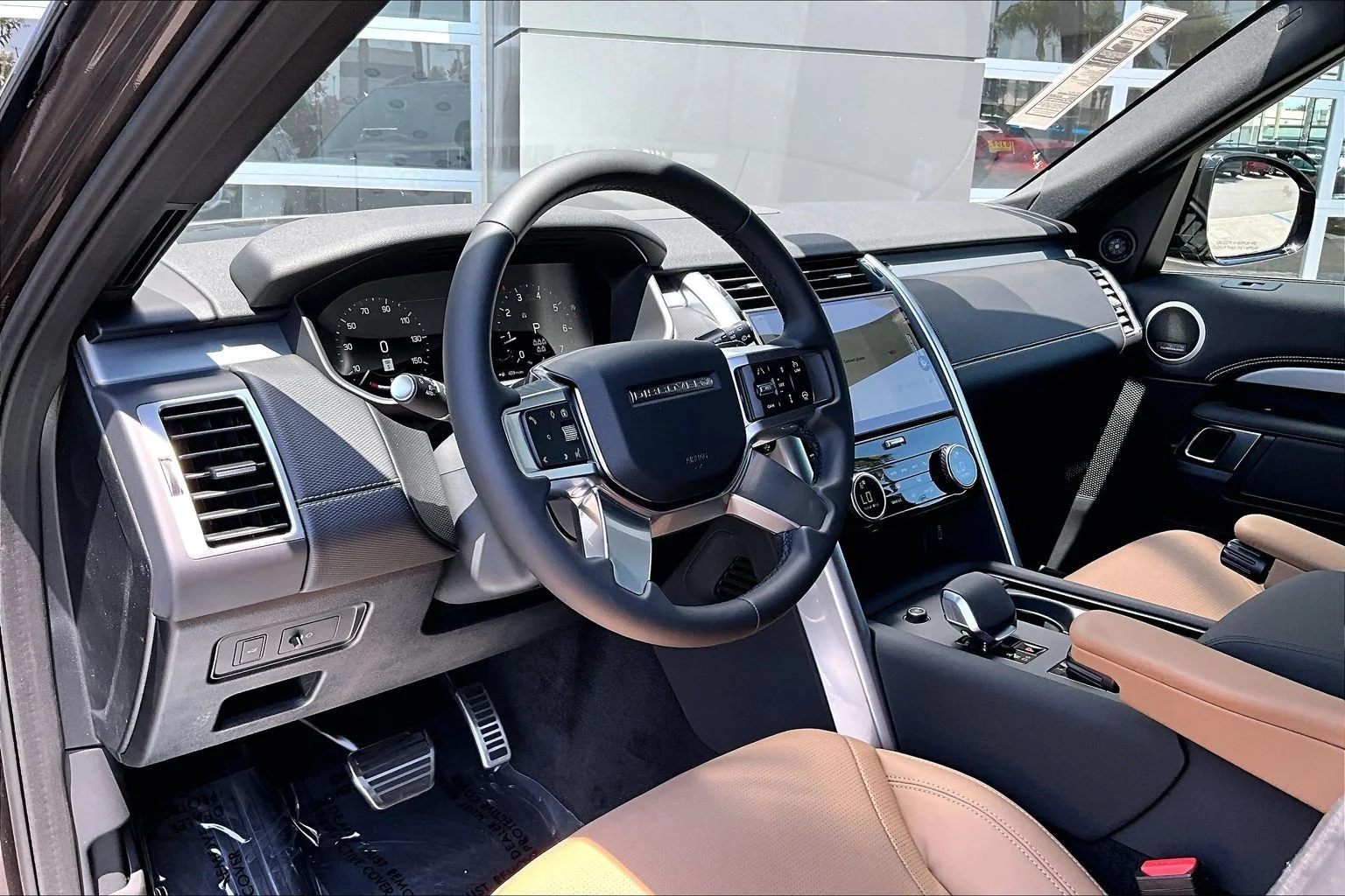 New 2026 Charente Grey Land Rover Dynamic SE image 6