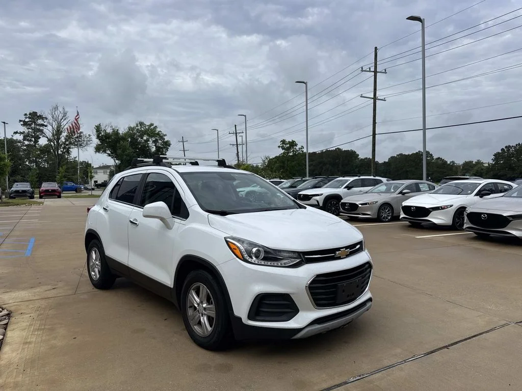 Used 2017 White Chevrolet LT image 3