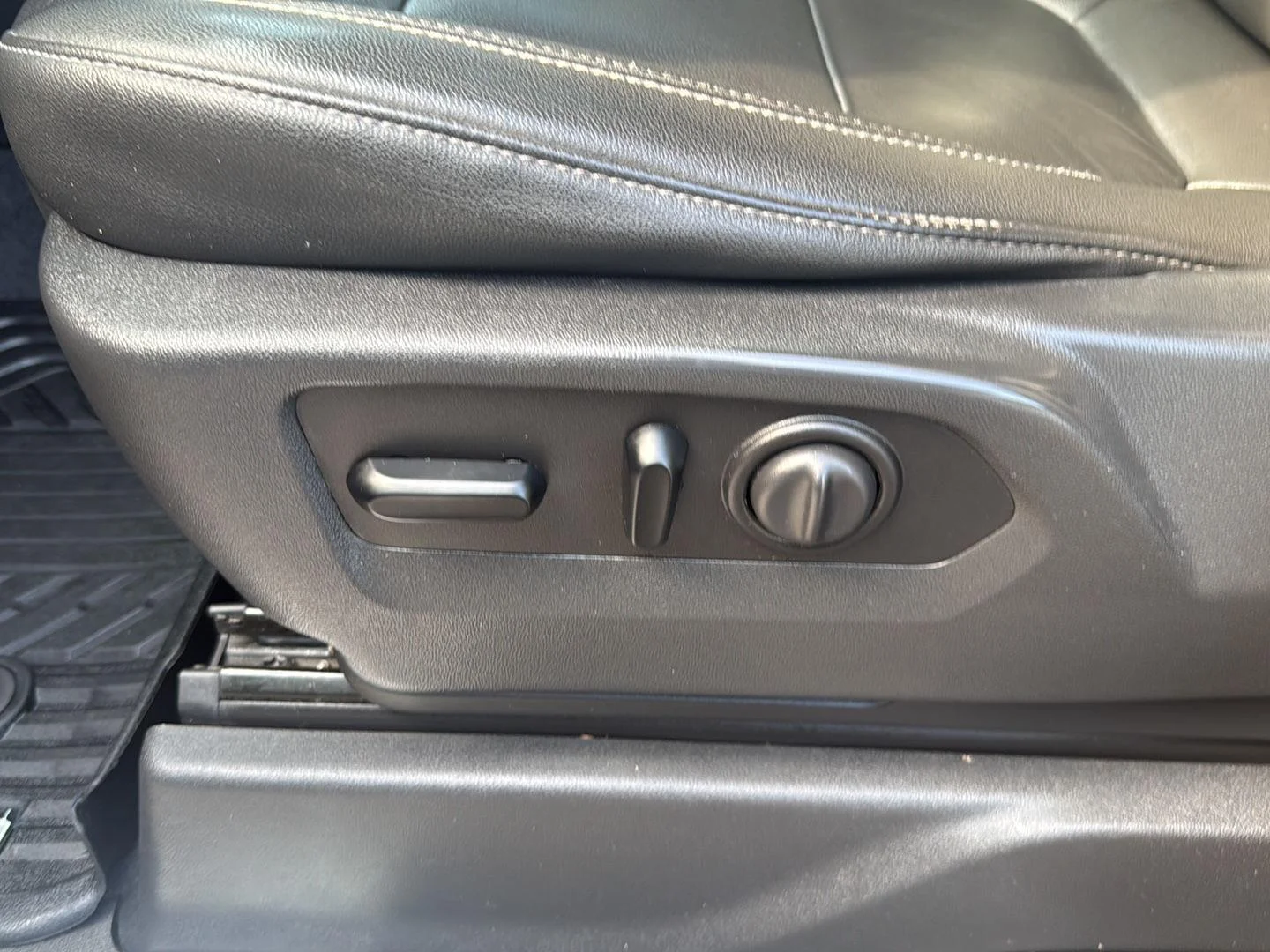 Used 2021 BLACK Chevrolet LT Trail Boss image 13