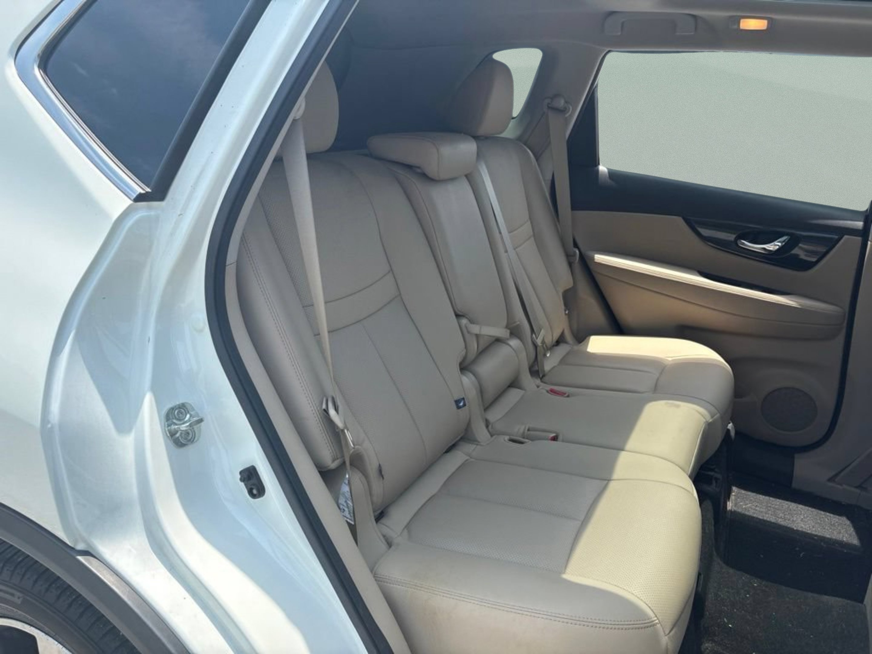 Used 2020 Pearl White Tricoat Nissan SL image 20