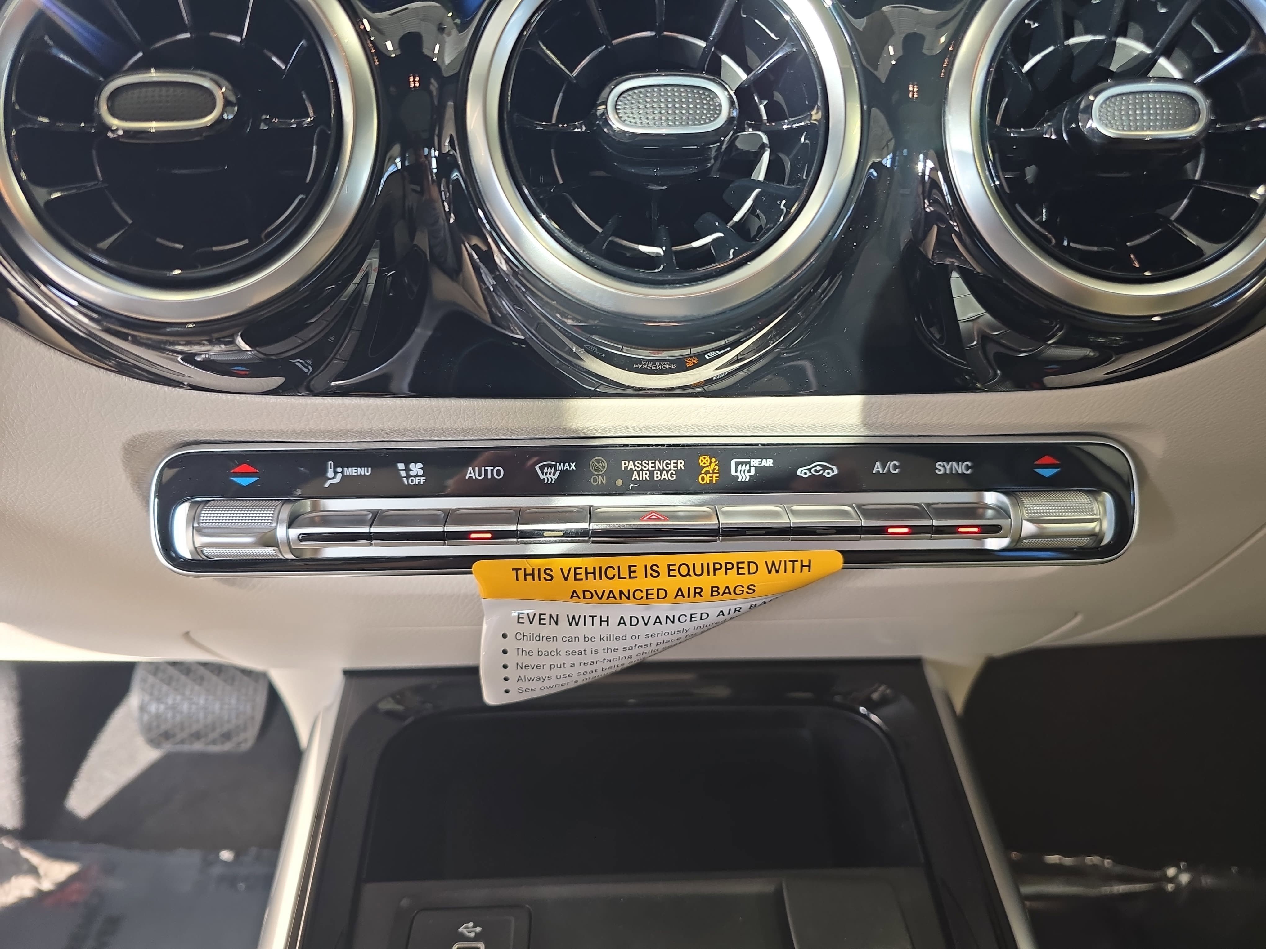 New 2026 Polar White Mercedes-Benz GLA250 image 23