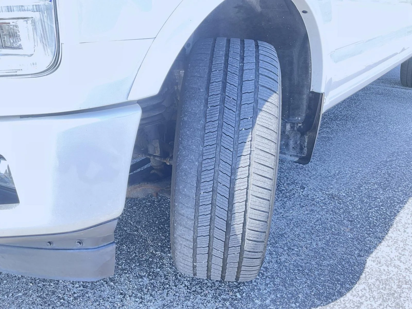 Used 2018 White Ford Limited image 24