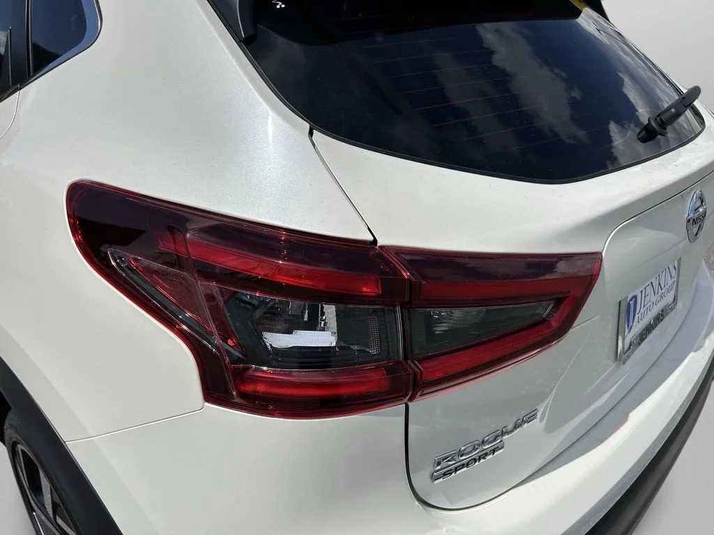 Used 2021 White Nissan SL image 14