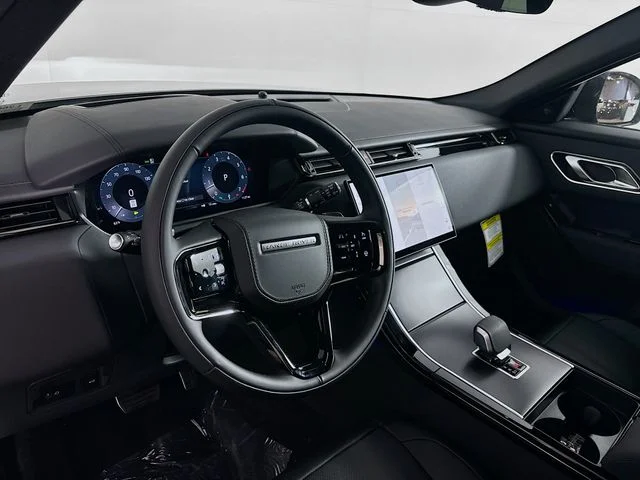 Used 2026  Land Rover Dynamic SE image 9