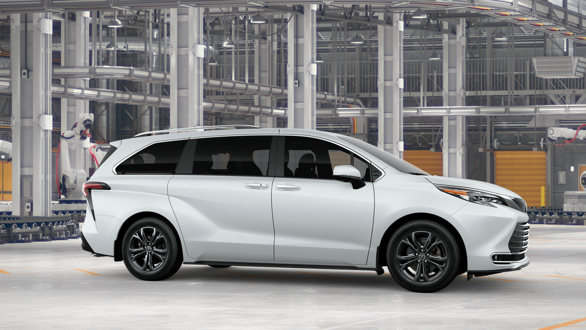 New 2026 Wind Chill Pearl Toyota Platinum image 13
