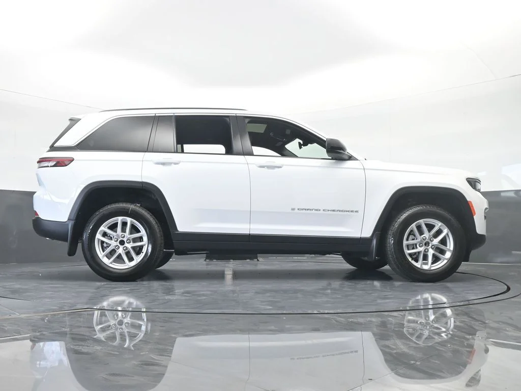 Used 2025 Bright White Clearcoat Jeep Laredo X image 56