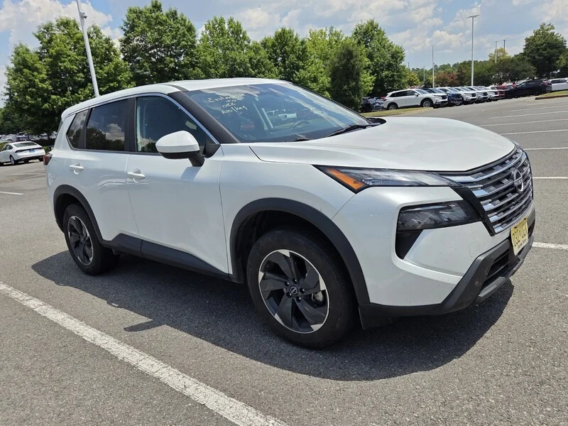Used 2024 White Pearl NISSAN SV image 7