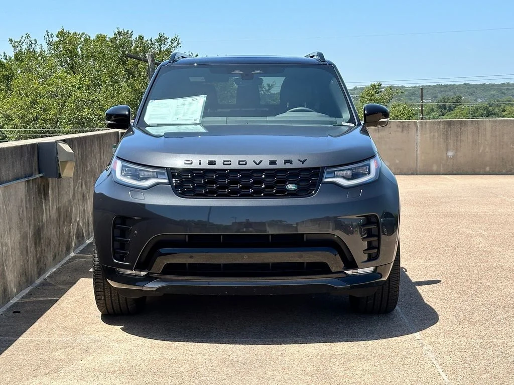 Used 2025  Land Rover Dynamic SE image 3