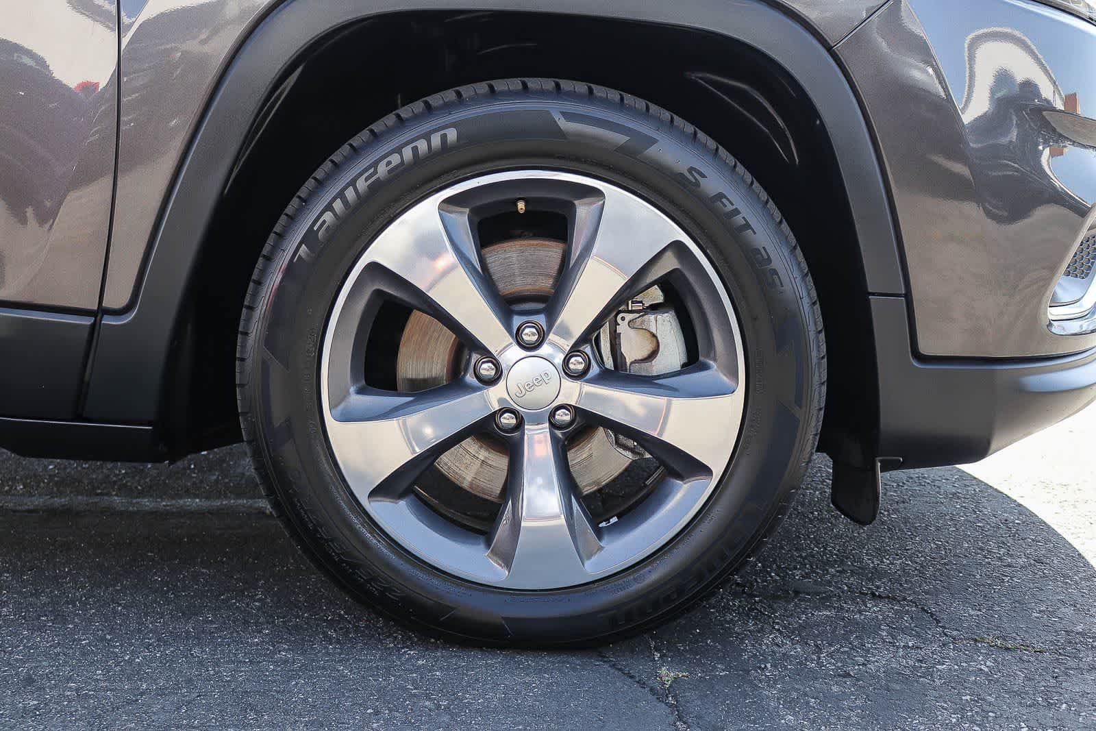Used 2019 Granite Crystal Metallic Clearcoat Jeep Limited image 10