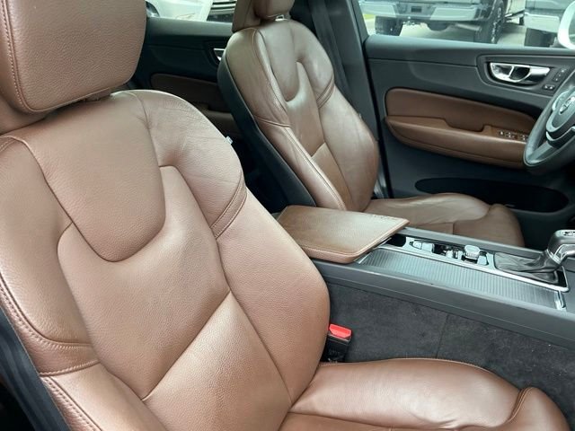 Used 2019 White Volvo T5 Momentum image 44