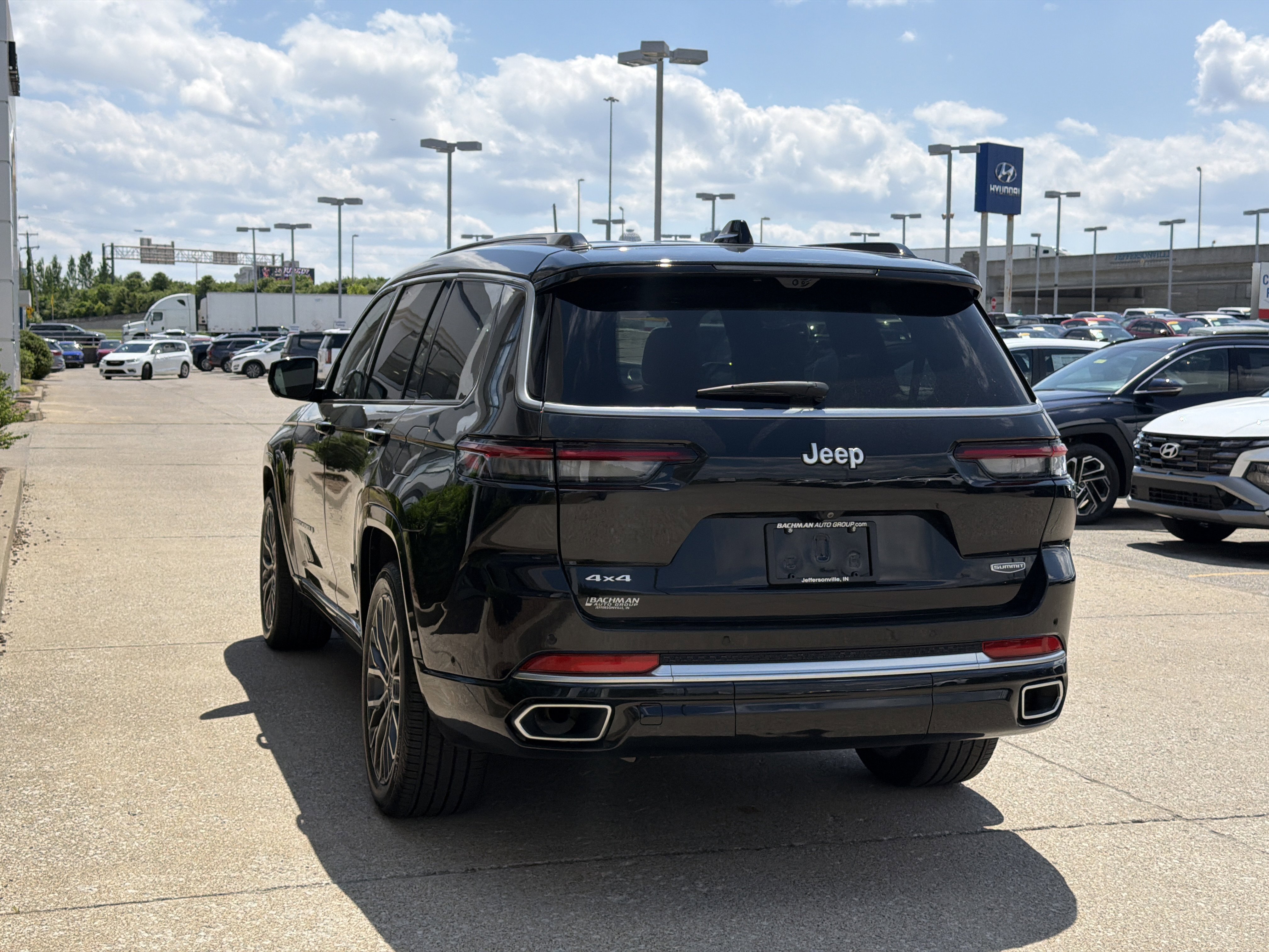 Used 2024 Diamond Black Crystal Pearlcoat Jeep Summit Reserve image 10