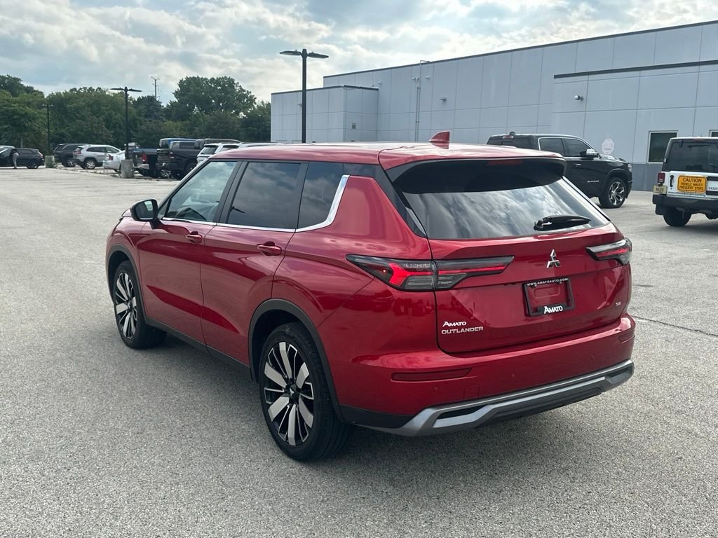 Used 2025 Red Mitsubishi SE image 4