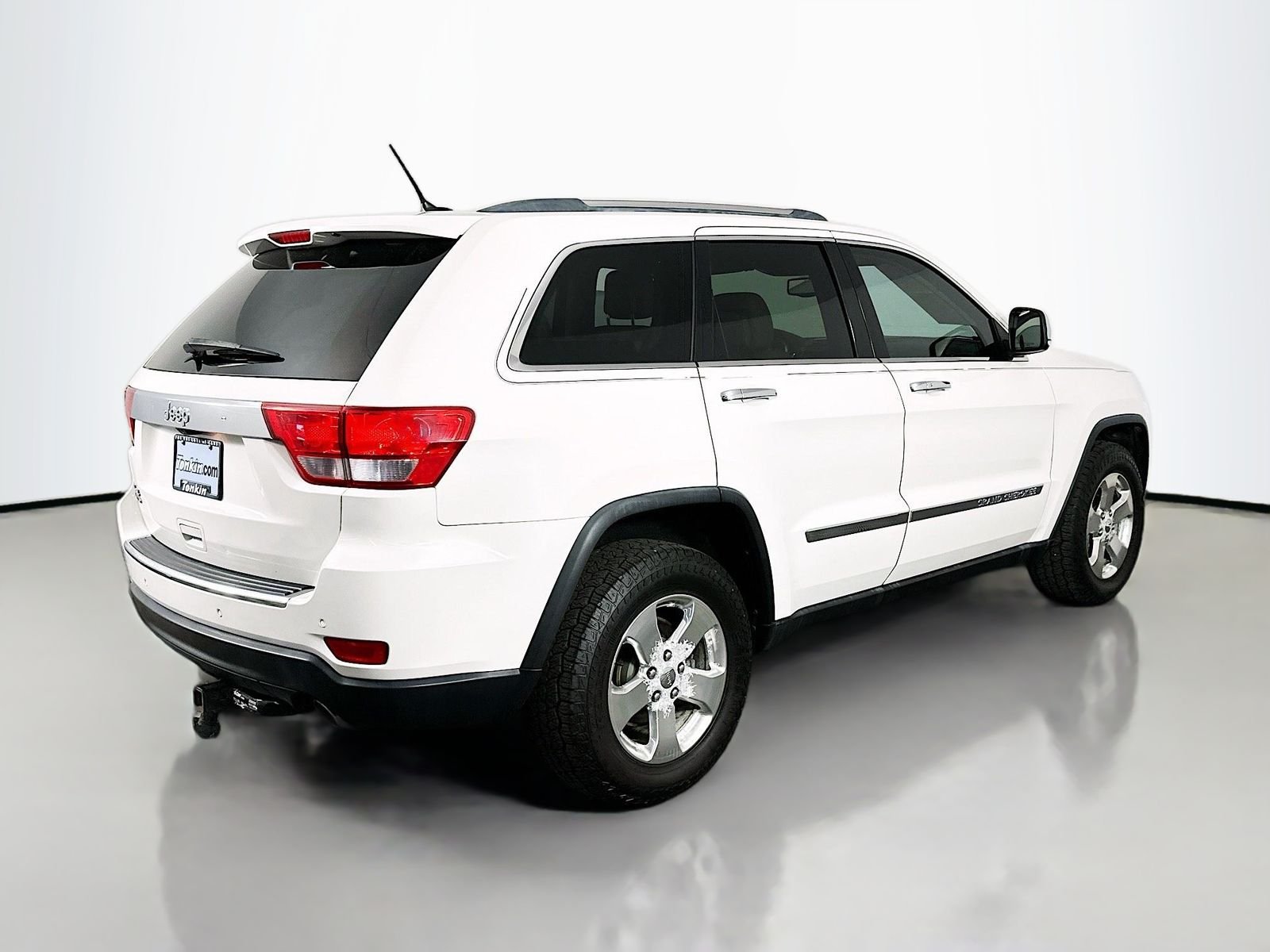 Used 2011 Stone White Clearcoat Jeep Limited image 8