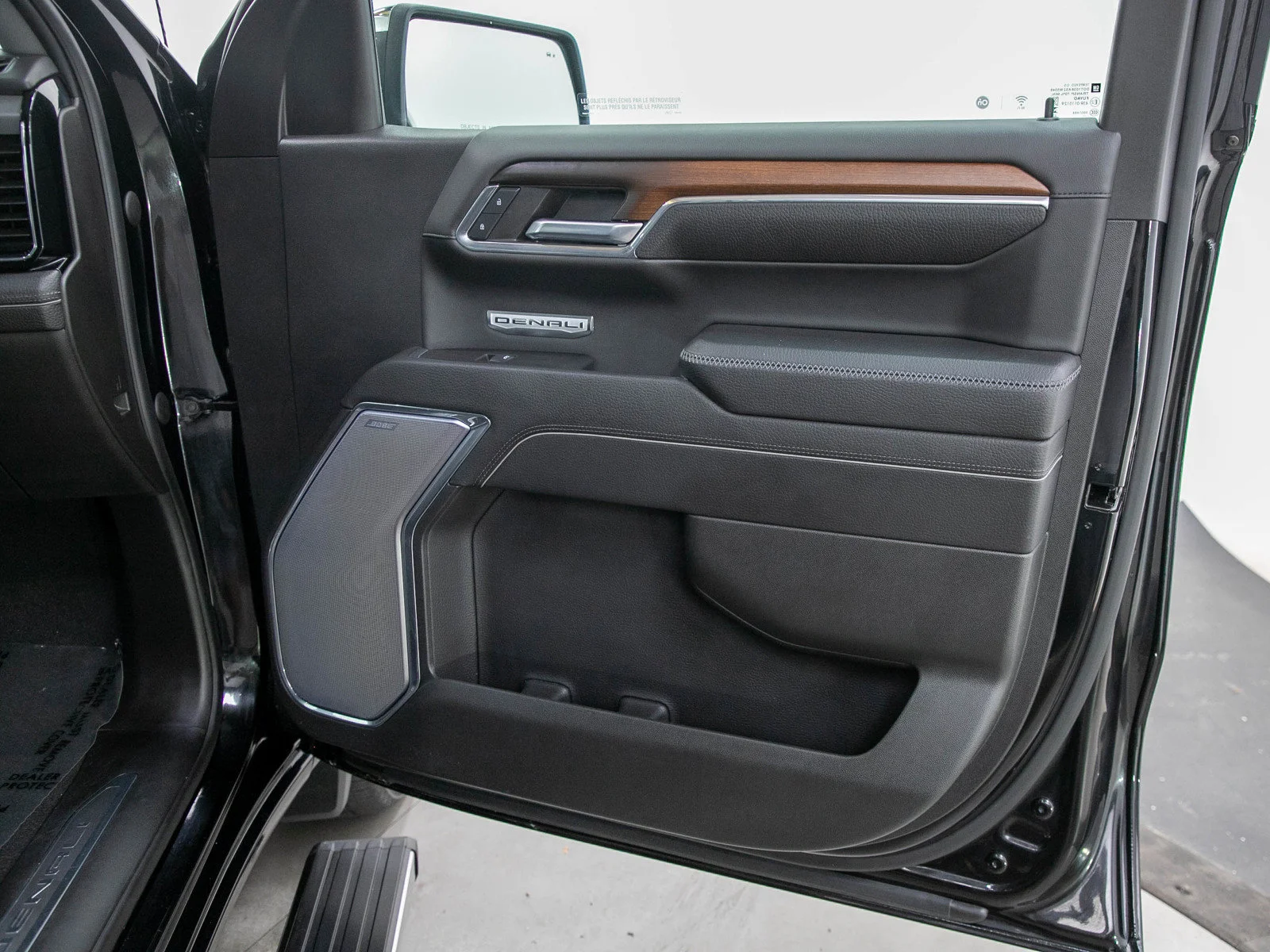 Used 2024 Onyx Black GMC Denali image 9