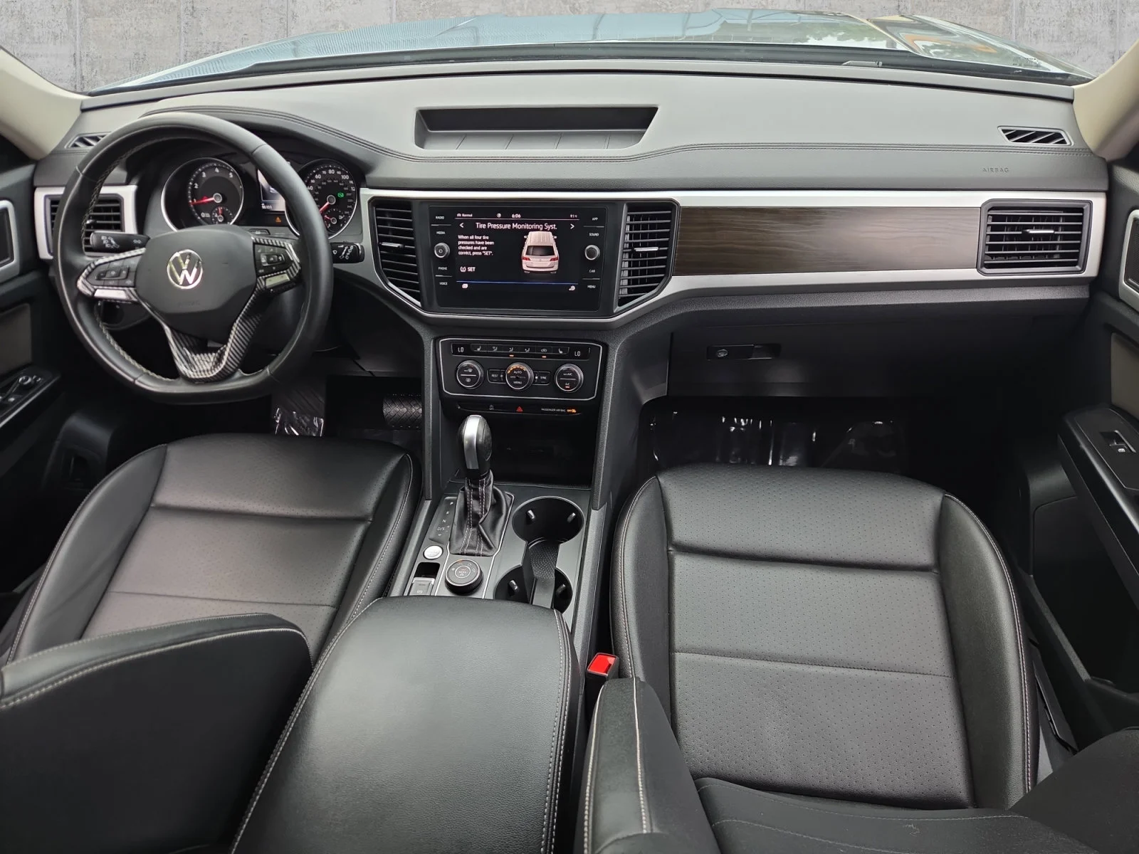 Used 2021  Volkswagen 3.6L V6 SE w/Technology image 11
