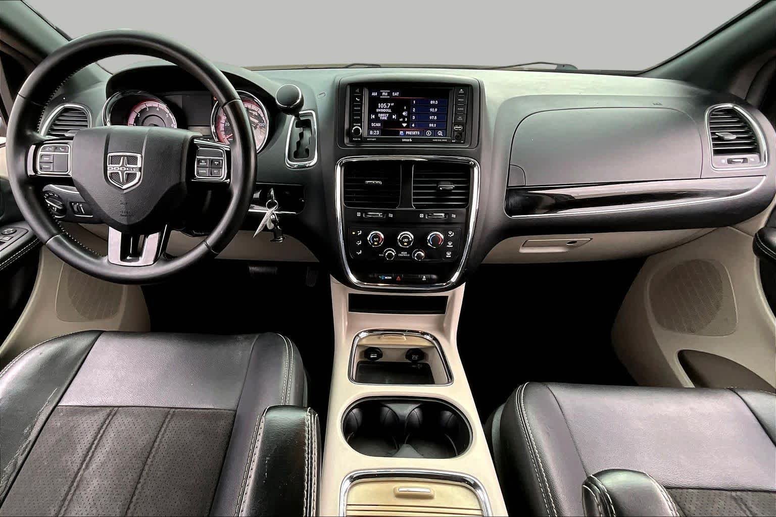 Used 2020 Granite Pearlcoat Dodge SXT image 16