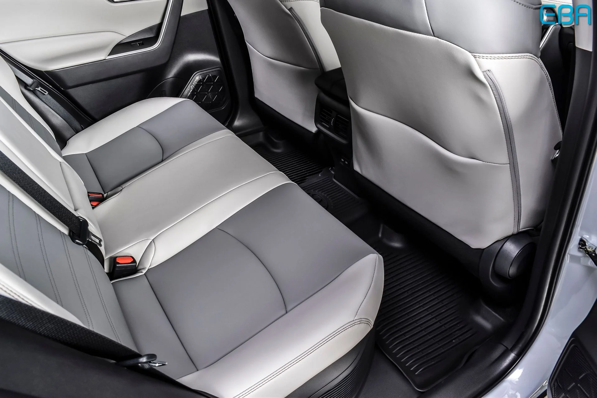 Used 2025 Pearl Toyota XLE Premium image 20