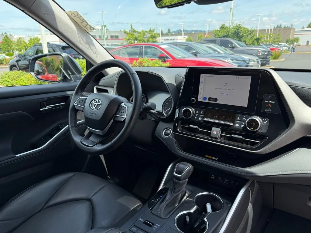 Certified Used 2024  Toyota XLE image 21