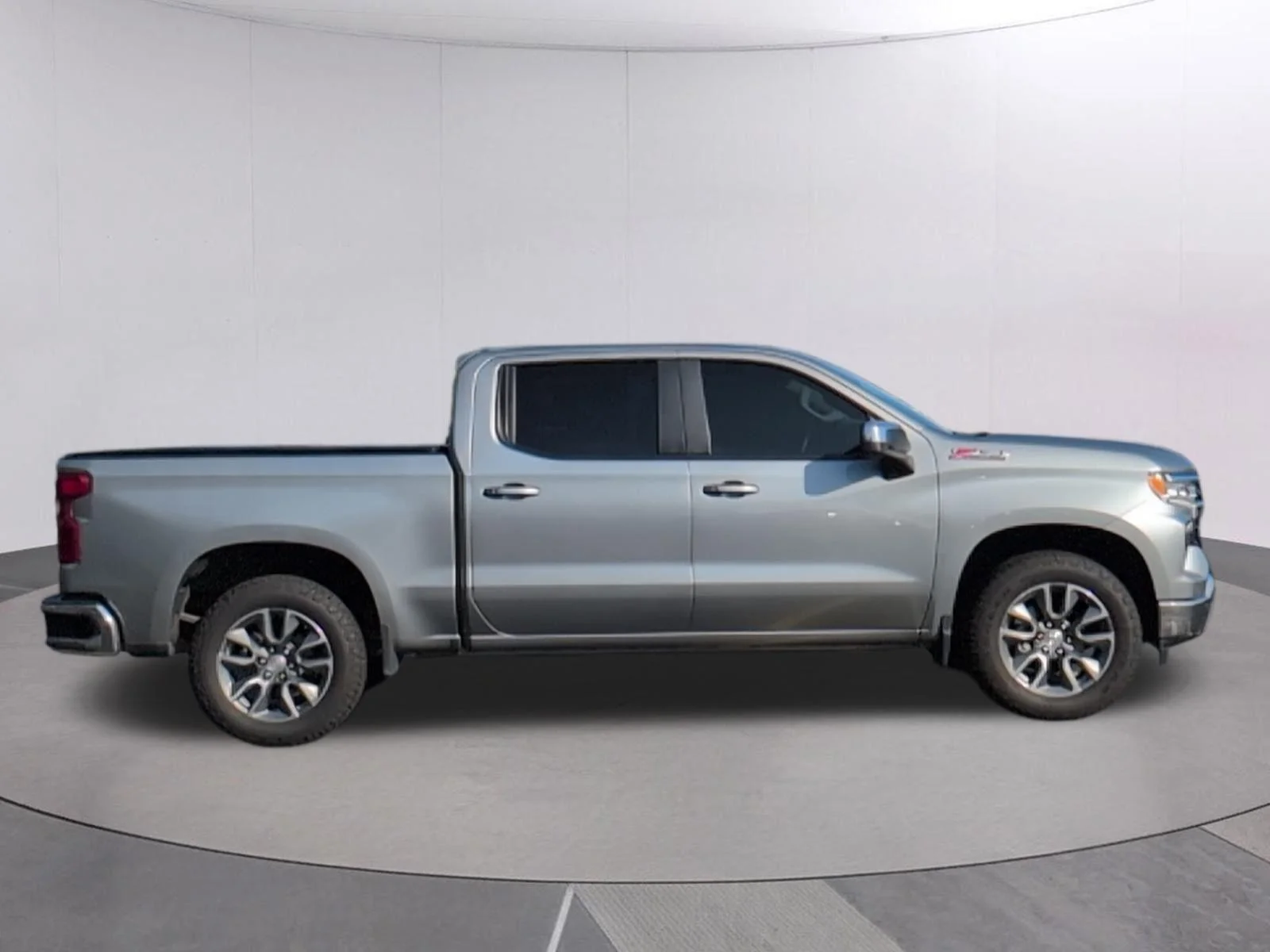 Used 2025 Sterling Gray Metallic Chevrolet LT image 8