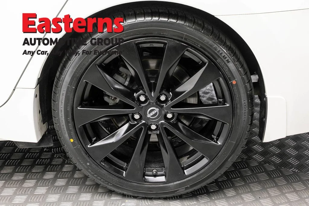 Used 2023 White Nissan SR image 8