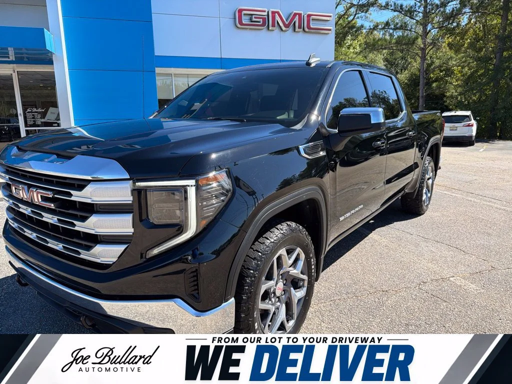 Used 2022 ONYX BLACK GMC SLE image 1