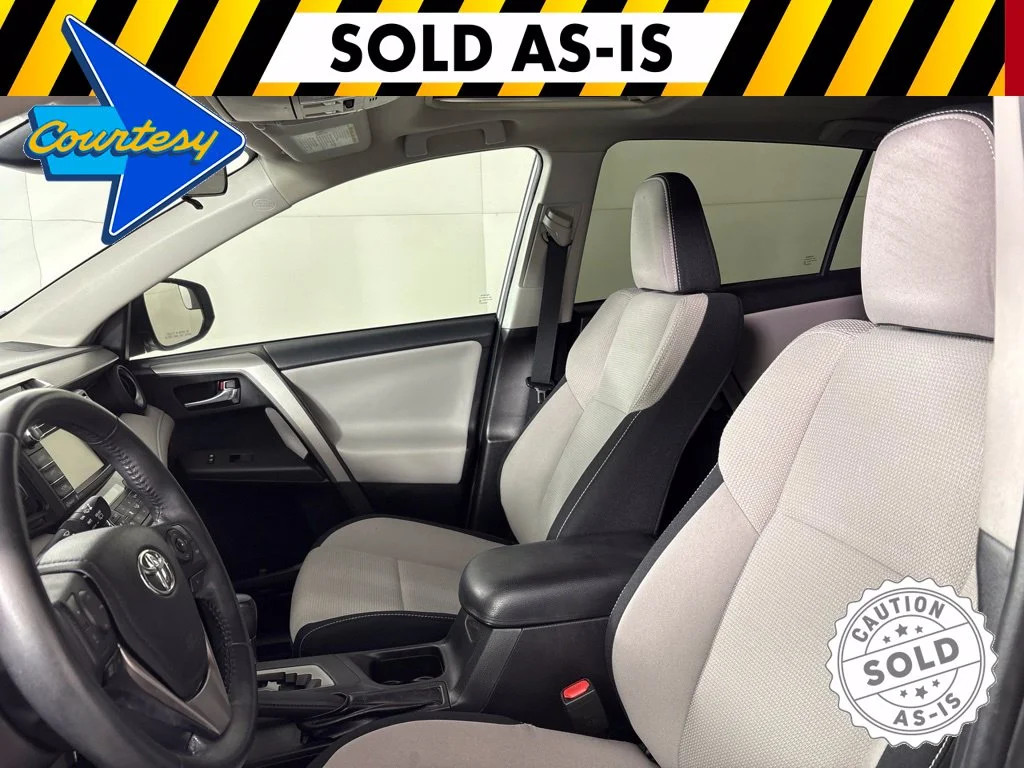 Used 2017 Silver Toyota XLE image 26