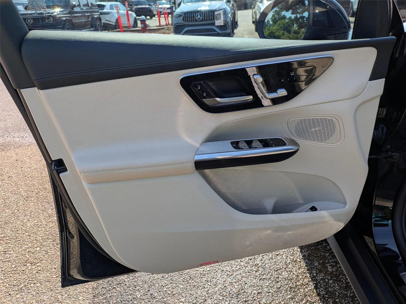 Used 2024 Black Mercedes-Benz GLC 300 image 12