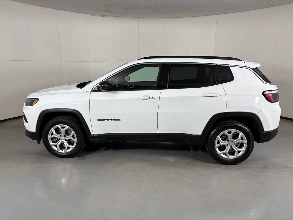 Used 2024 White Jeep Latitude image 5
