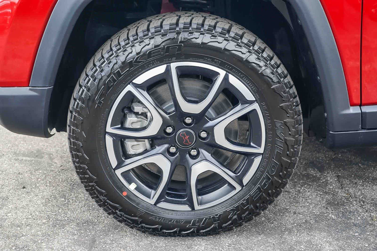 New 2026 Red Hot Pearl-Coat Exterior Paint Jeep Trailhawk image 9