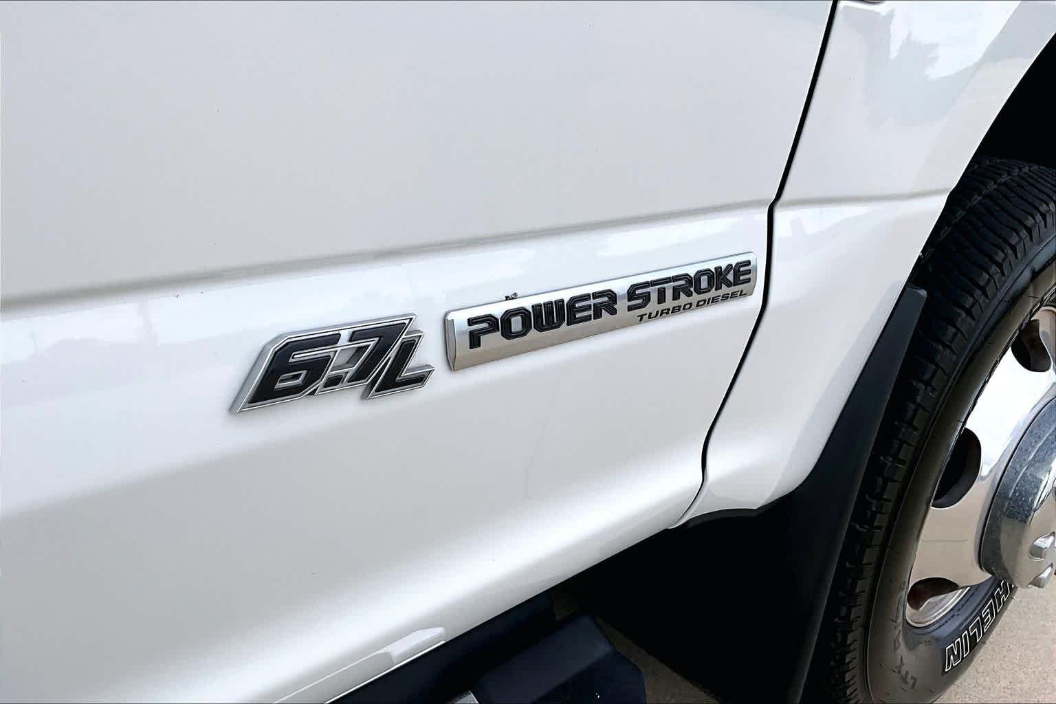 Used 2022 Star White Metallic Tri-Coat Ford LARIAT image 10