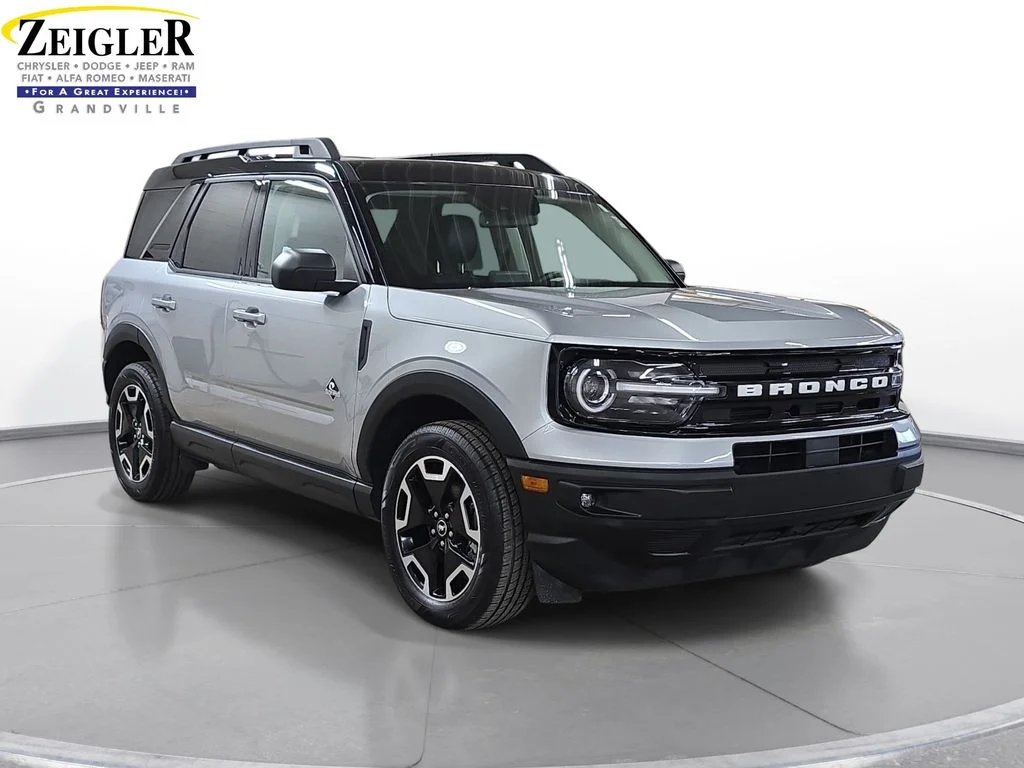Used 2022 Silver Ford Outer Banks image 3