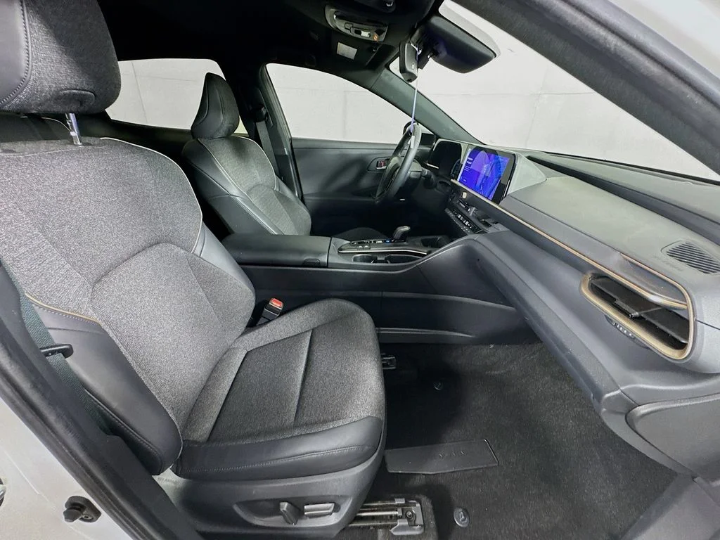 Used 2023 White Toyota XLE image 32