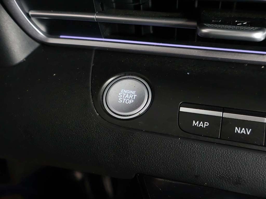 Used 2025 Black Hyundai SEL Convenience image 35