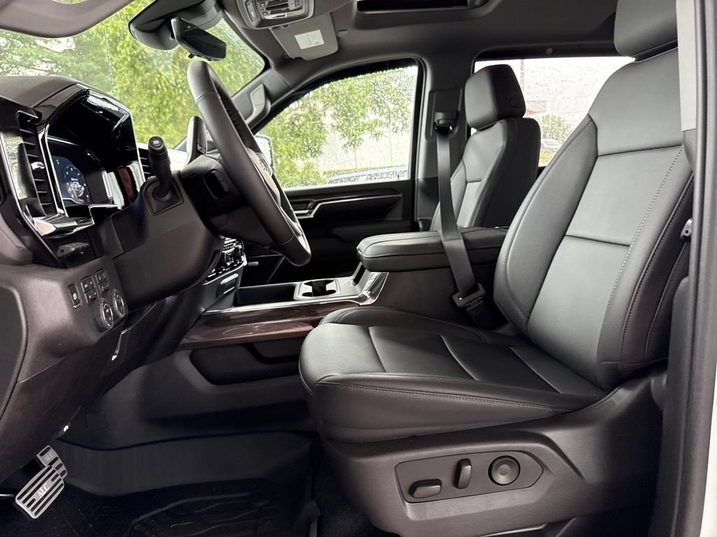 New 2025 Summit White Chevrolet LTZ image 23