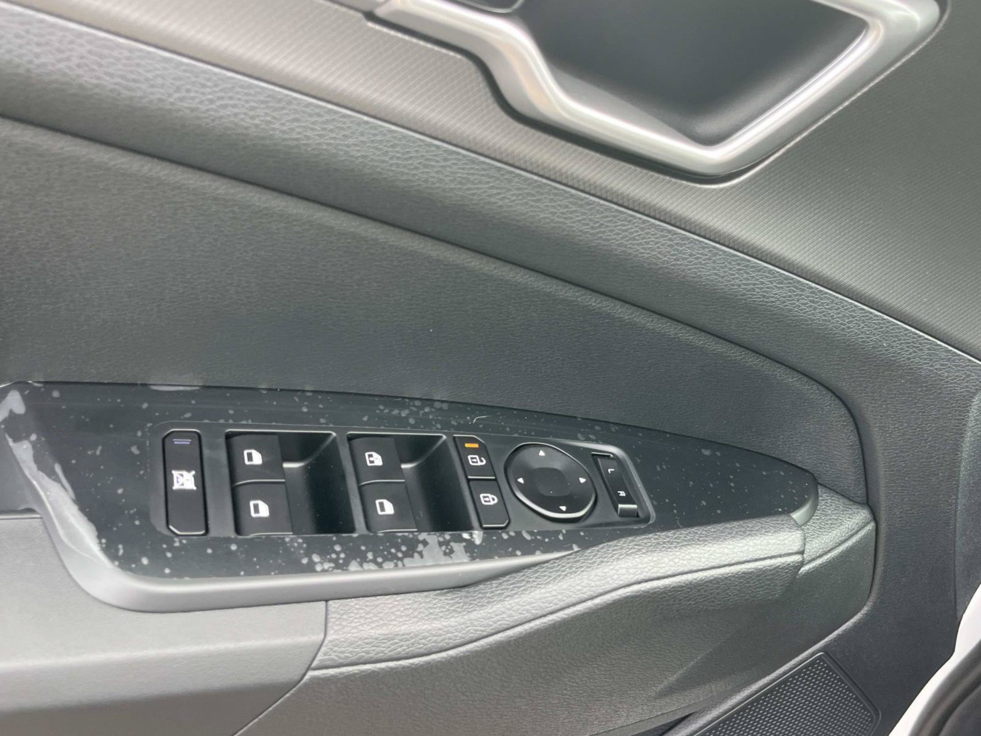 New 2027 Glacial White Pearl Kia LX image 21