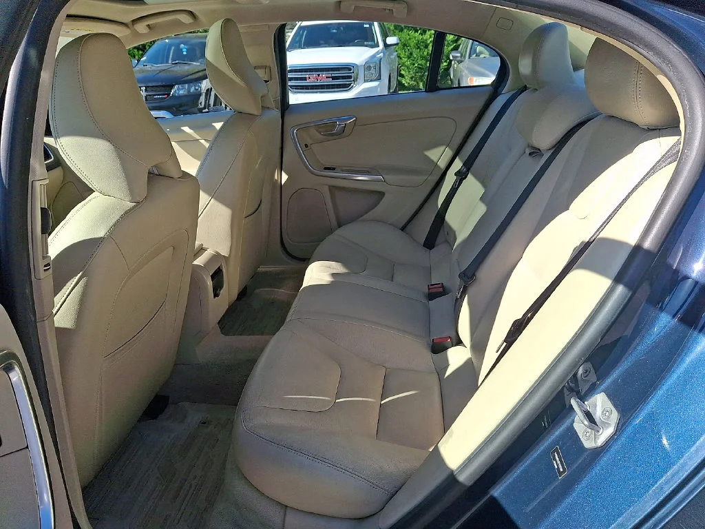 Used 2015 Blue Volvo T5 Premier image 9