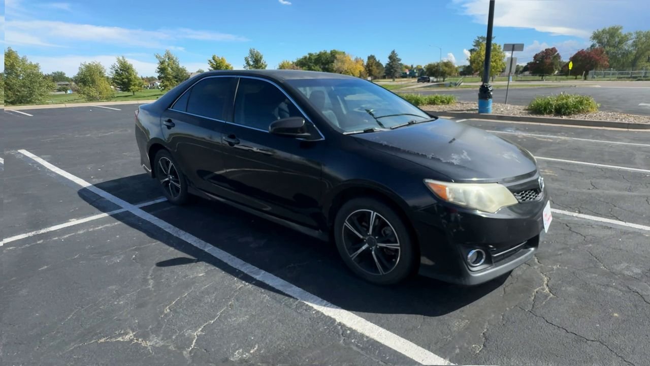 2013 Toyota Camry SE photo 2