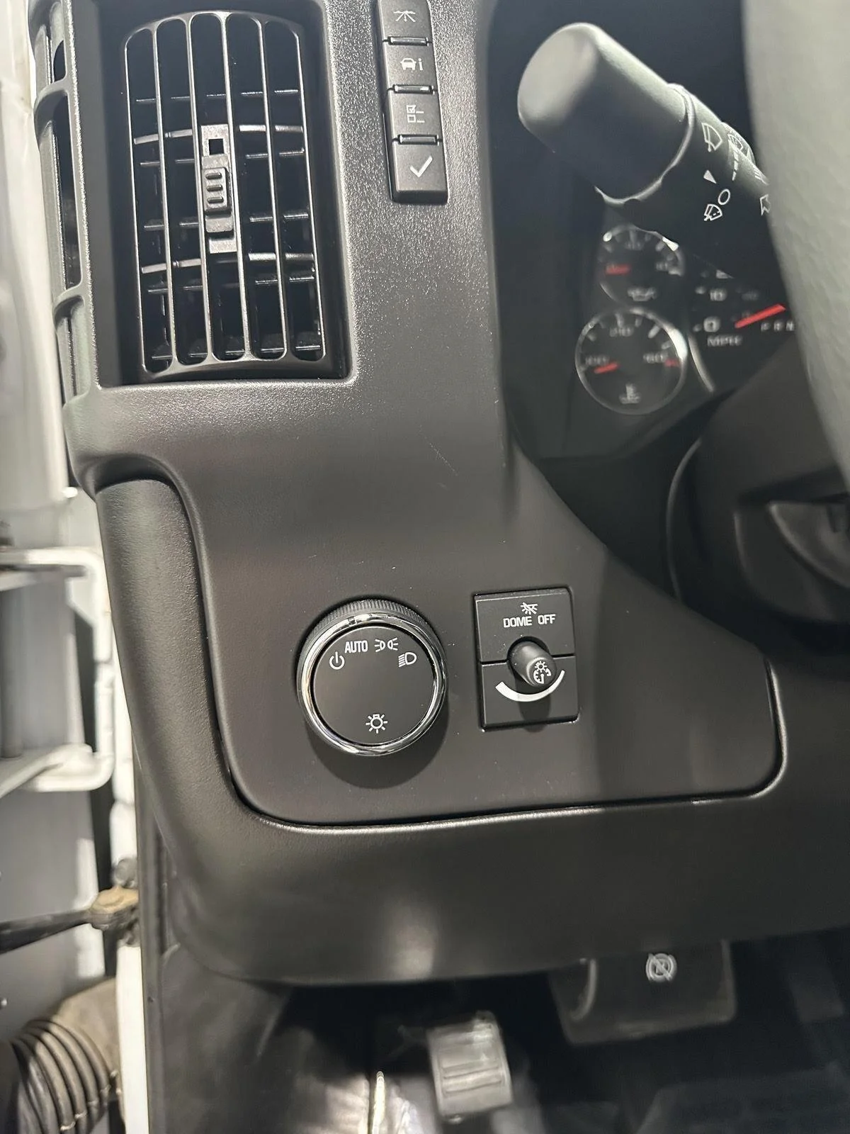 Used 2025 Summit White Chevrolet WT image 18